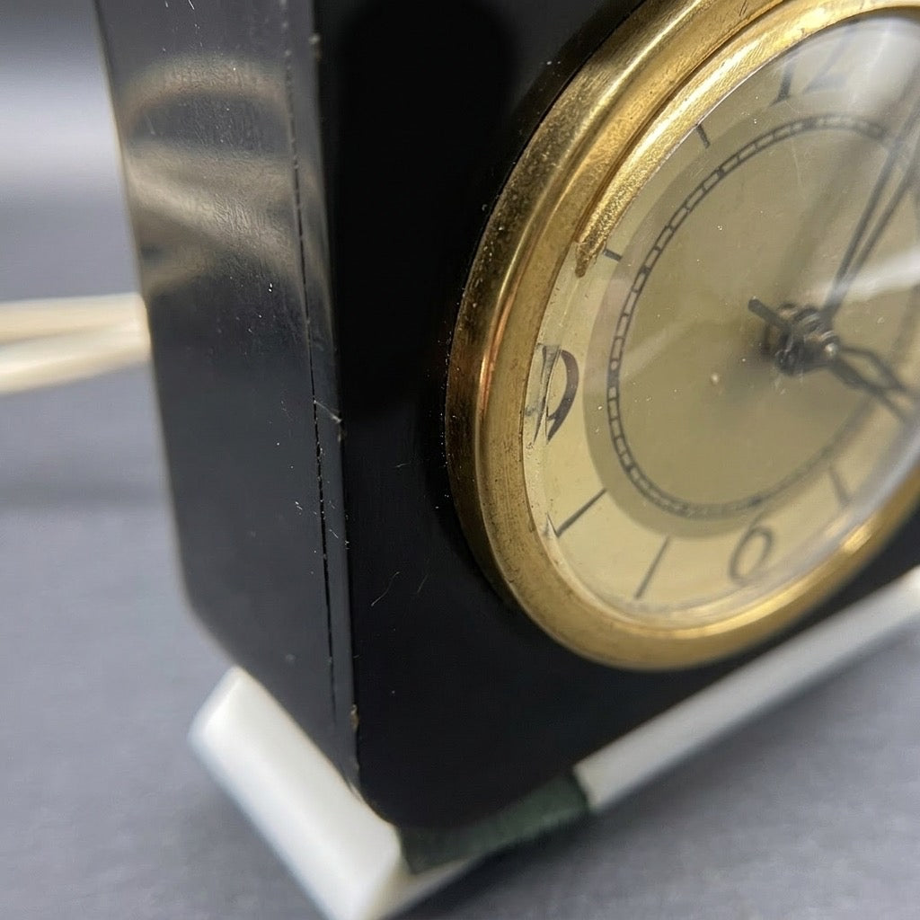 Vintage O.B. McClintock 15D700 Art Deco Electric Desk Alarm Clock — Bakelite — detail view