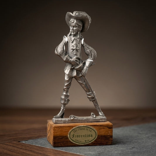 Les Étains de la Fiorentina Pewter Musketeer Figurine — Cavalier on Wood Base — main view