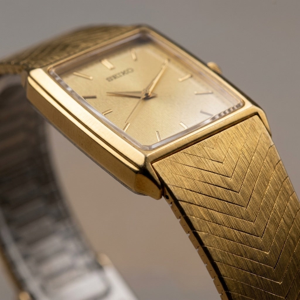 Seiko Vintage Ladies Gold-Tone Rectangular Watch — Mesh Band, Original Box — detail view