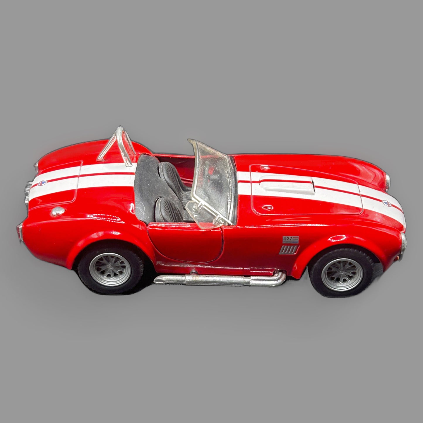 Maisto 1:24 Shelby Cobra 427 S/C Diecast — Red with White Stripes, Opening Hood — detail view