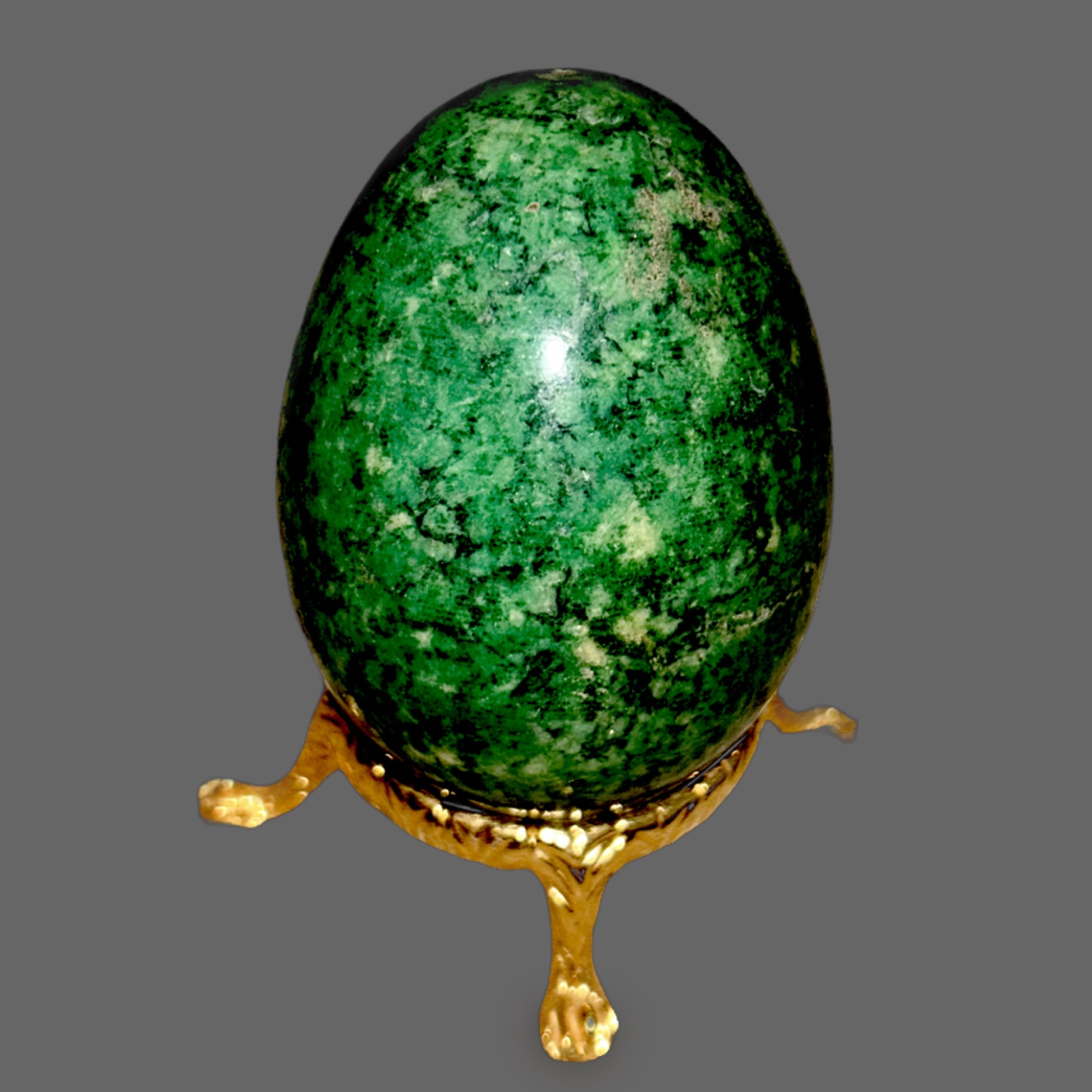 Serpentine Stone Egg — Polished Green, Smooth Carving, 151g — detail view