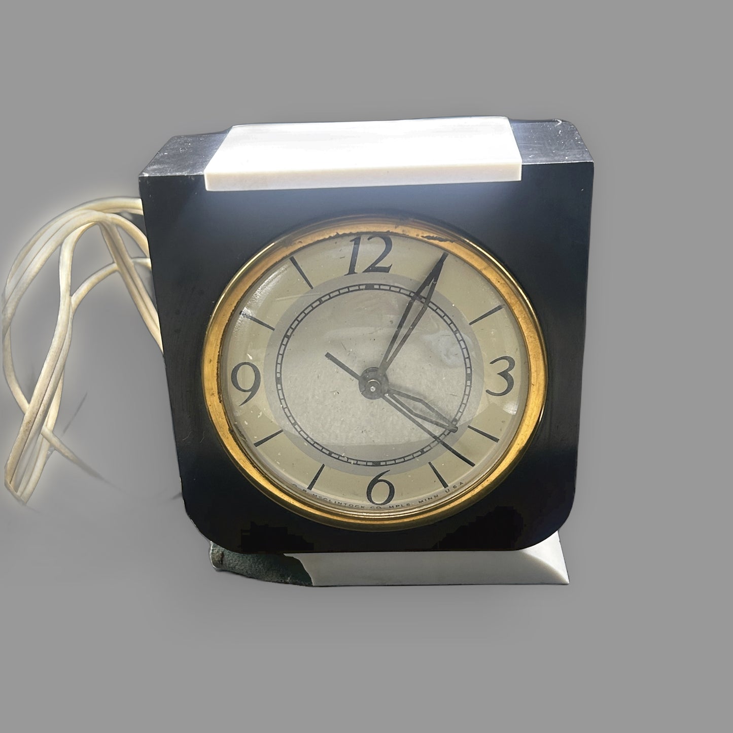 Vintage O.B. McClintock 15D700 Art Deco Electric Desk Alarm Clock — Bakelite — detail view