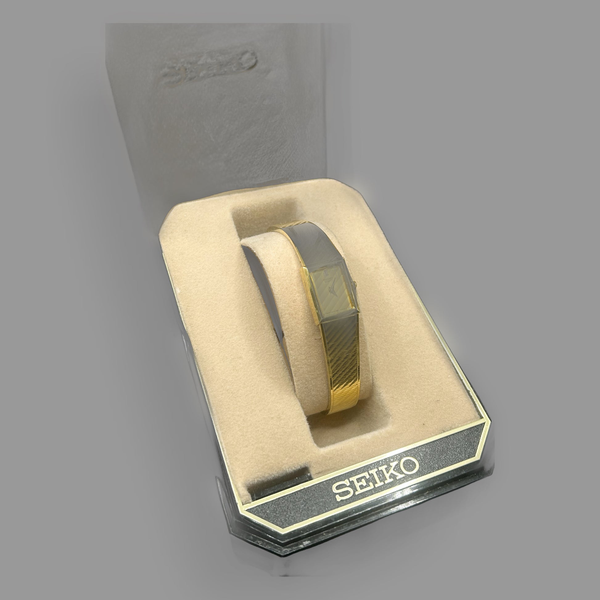 Seiko Vintage Ladies Gold-Tone Rectangular Watch — Mesh Band, Original Box — detail view