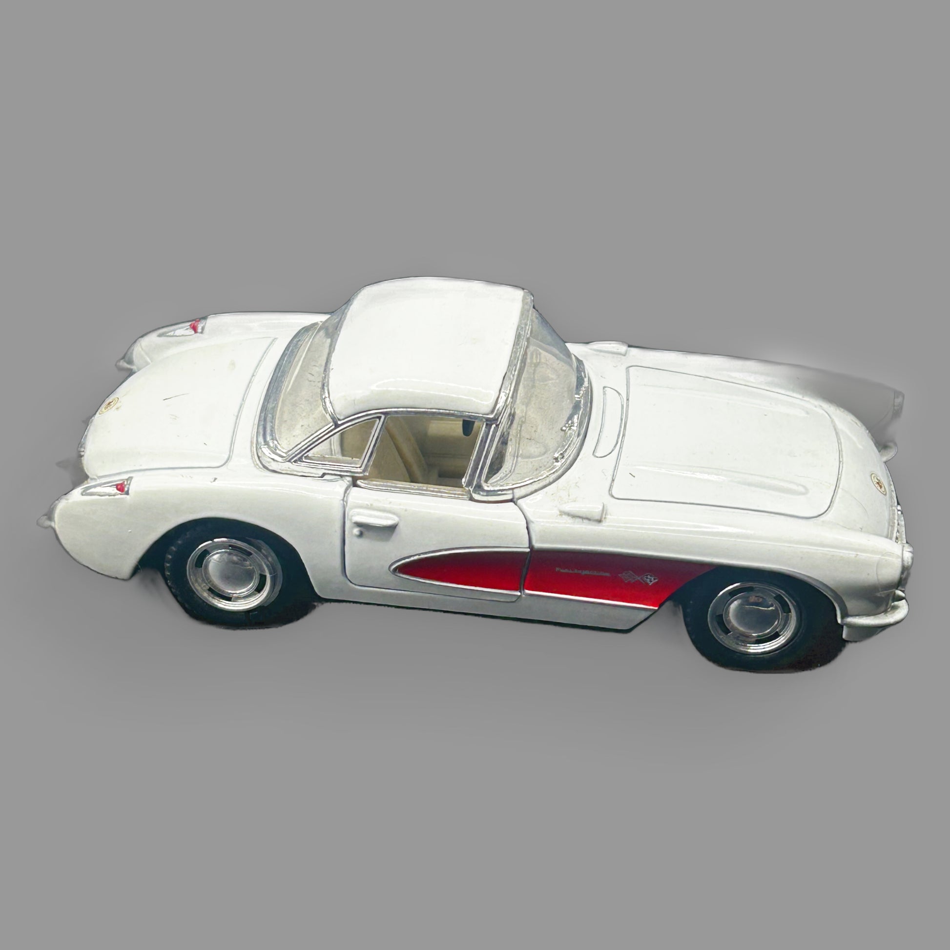Maisto 1957 Chevrolet Corvette 1:24 Diecast Model — main view