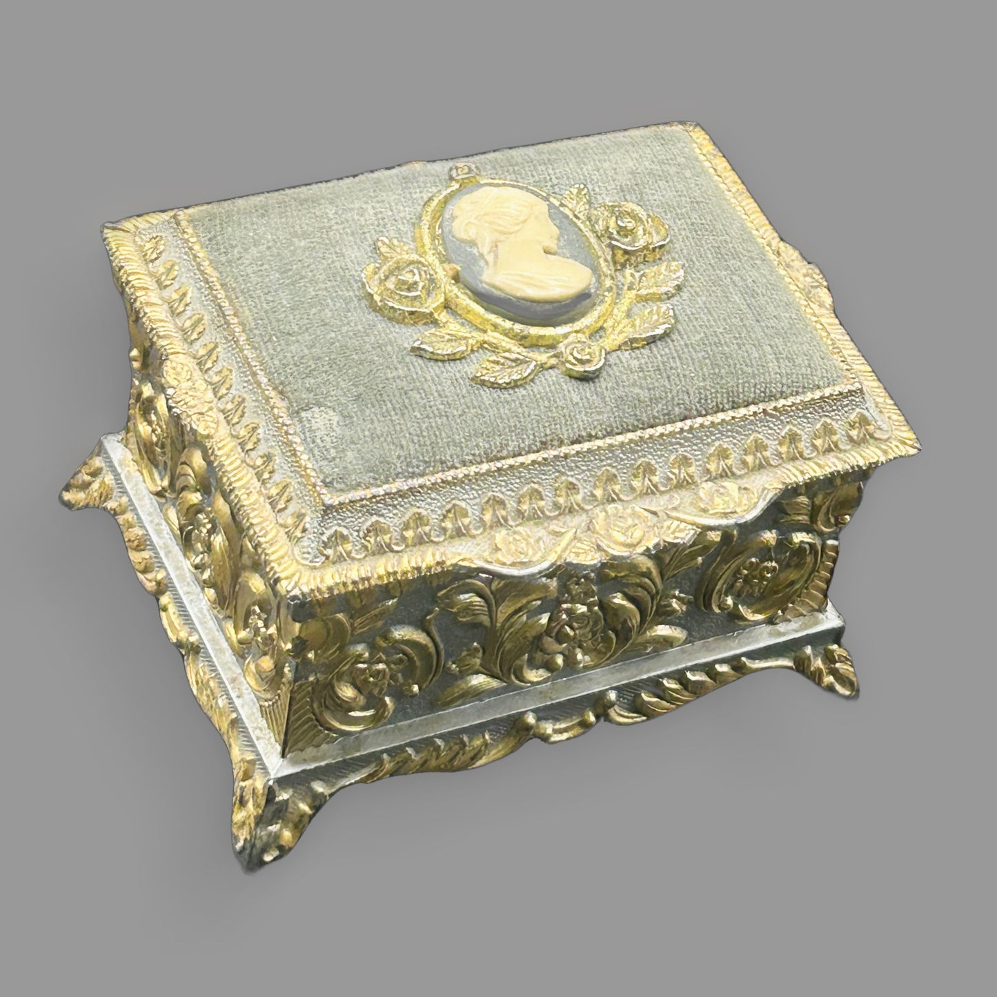 Vintage Sankyo Japan Metal Musical Jewelry Box — Wind-Up — detail view